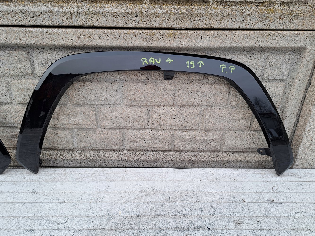 TOYOTA RAV 4 LISTWA PRAWA LEWA po 19 r ORYGINAŁ (17547276165)