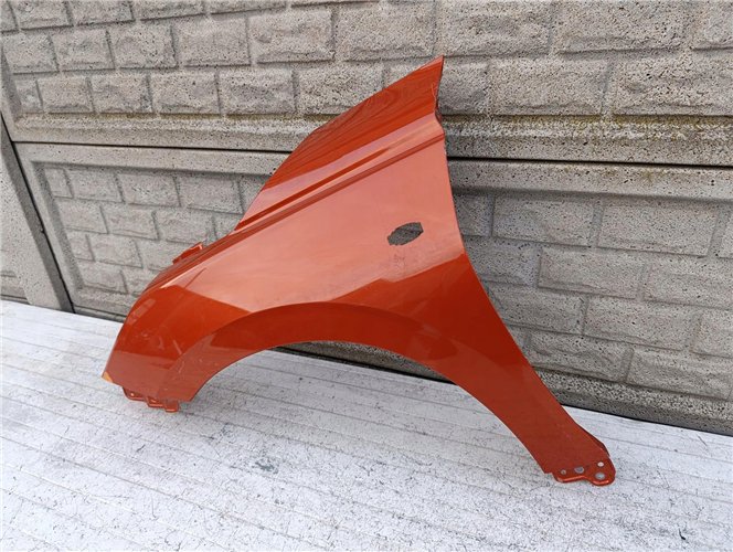 SUZUKI SWIFT Mk9 BŁOTNIK PRZEDNI LEWY ORYGINAŁ (17547321076)