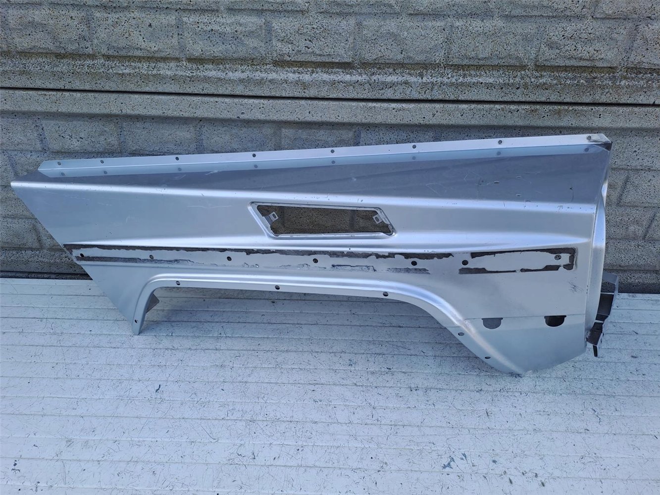 MERCEDES G-KLASA W463 BŁOTNIK PRZEDNI PRAWY ORYGINAŁ (17547387241)