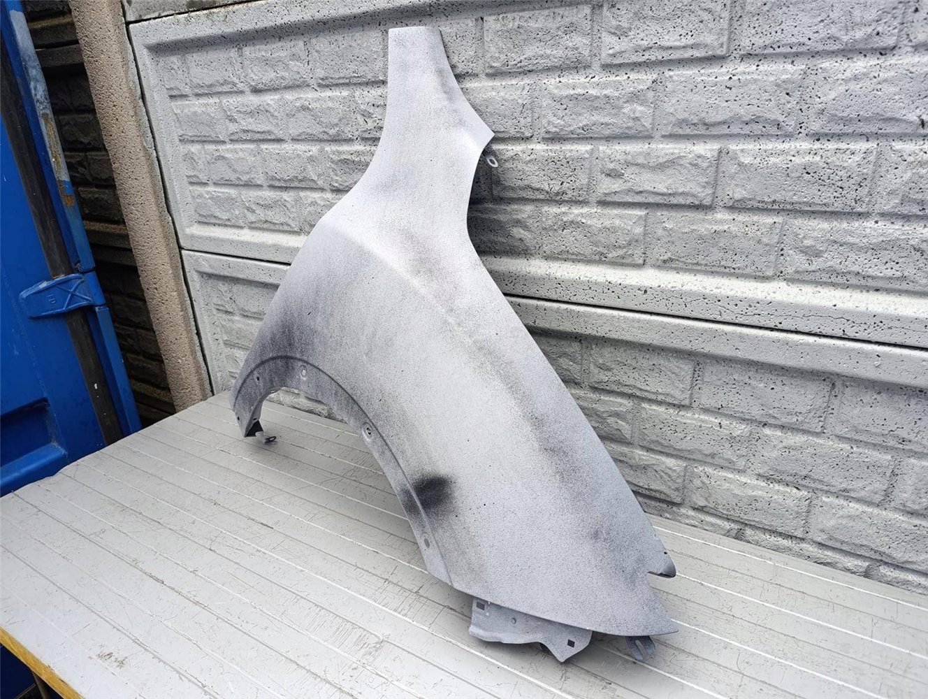 NISSAN JUKE 14-19 LIFT BŁOTNIK PRAWY PRZEDNI ORYGINAŁ (17547498544)