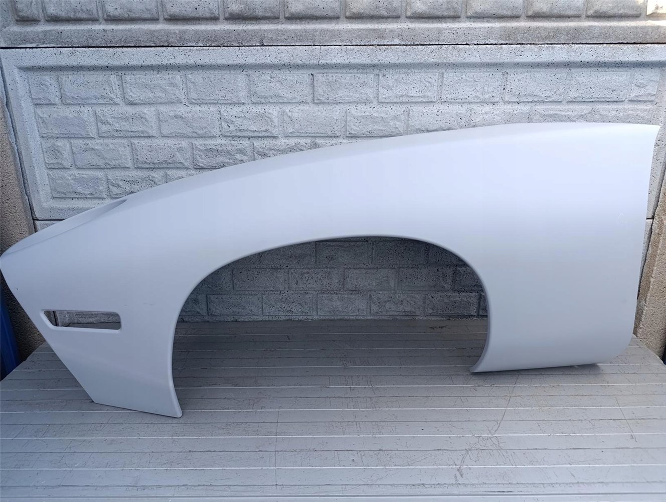 PORSCHE 928 BŁOTNIK PRZEDNI LEWY ORYGINAŁ (17554902138)