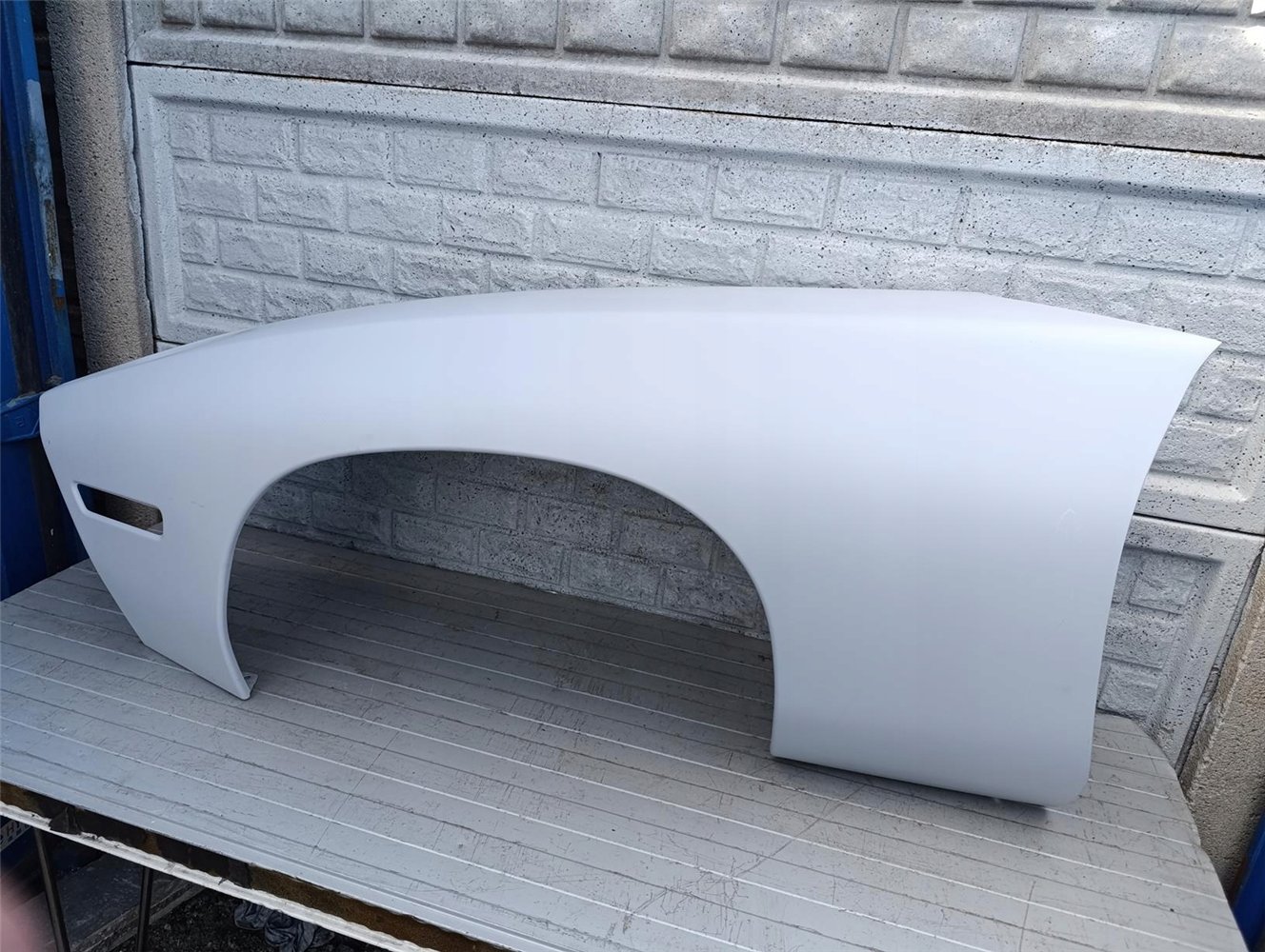 PORSCHE 928 BŁOTNIK PRZEDNI LEWY ORYGINAŁ (17554902138)