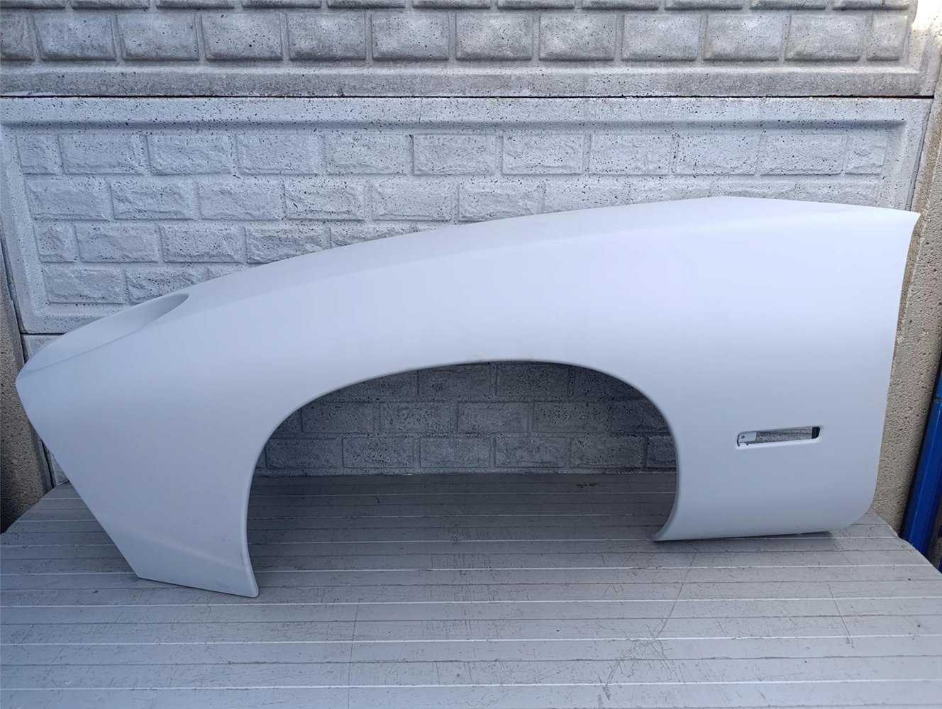 PORSCHE 928 BŁOTNIK PRZEDNI LEWY ORYGINAŁ (17554920427)