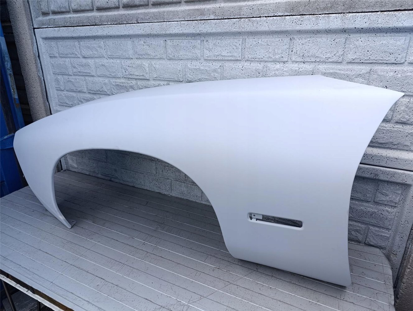 PORSCHE 928 BŁOTNIK PRZEDNI LEWY ORYGINAŁ (17554920427)