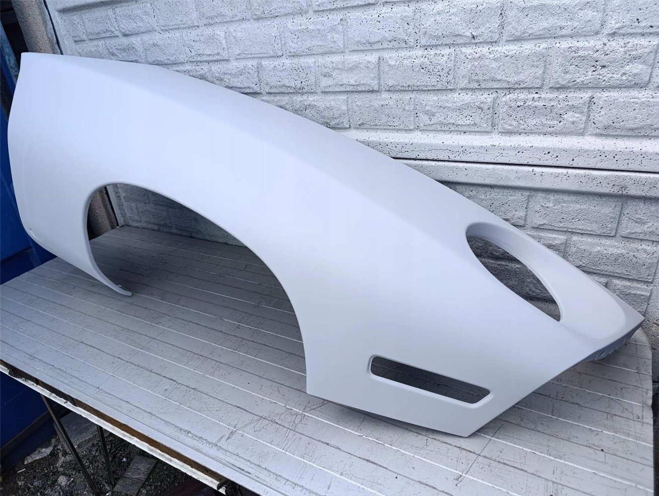 PORSCHE 928 BŁOTNIK PRZEDNI PRAWY ORYGINAŁ (17554927124)