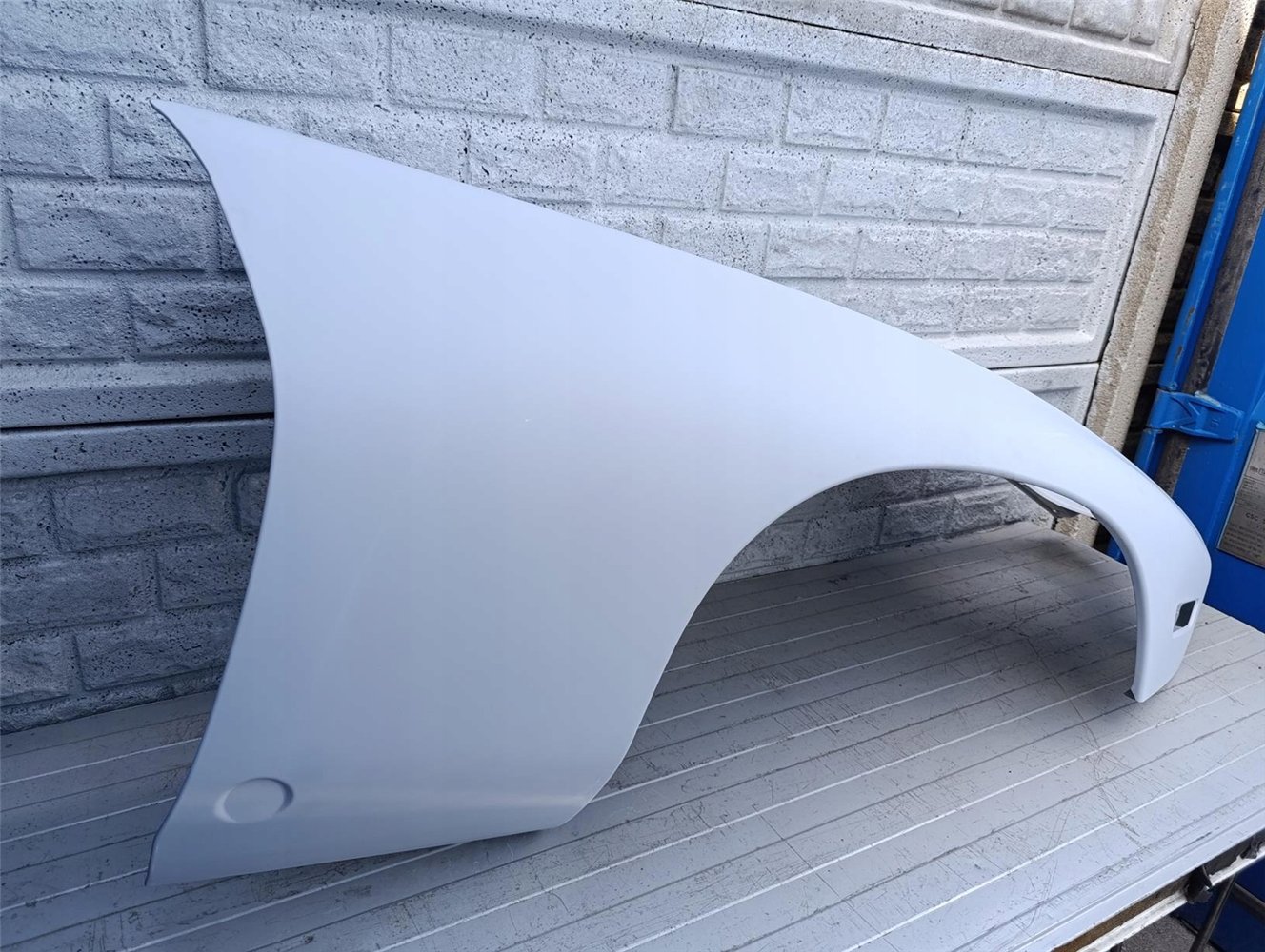 PORSCHE 928 BŁOTNIK PRZEDNI PRAWY ORYGINAŁ (17554927124)