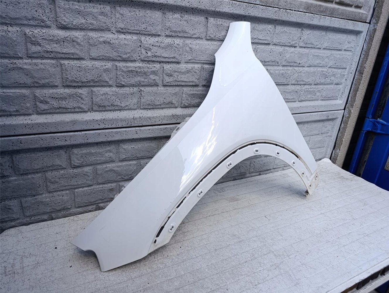 MERCEDES GLB 247 X247 BŁOTNIK LEWY PRZEDNI ORYGINAŁ (17557770930)