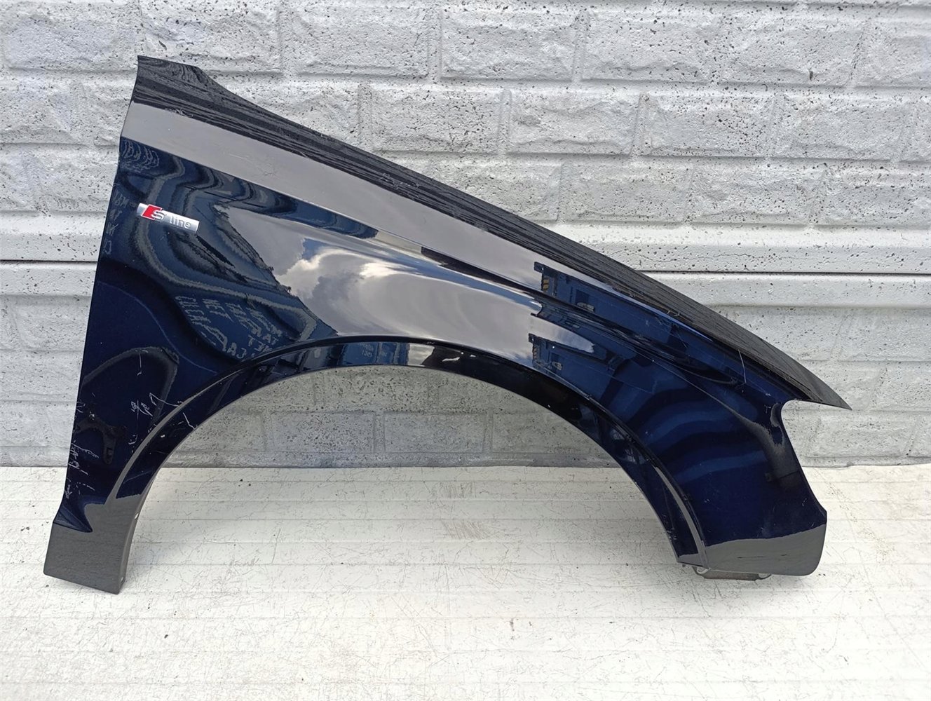 AUDI A3 SEDAN CABRIO 8V5 BŁOTNIK PRAWY ORYGINAŁ (17557780573)