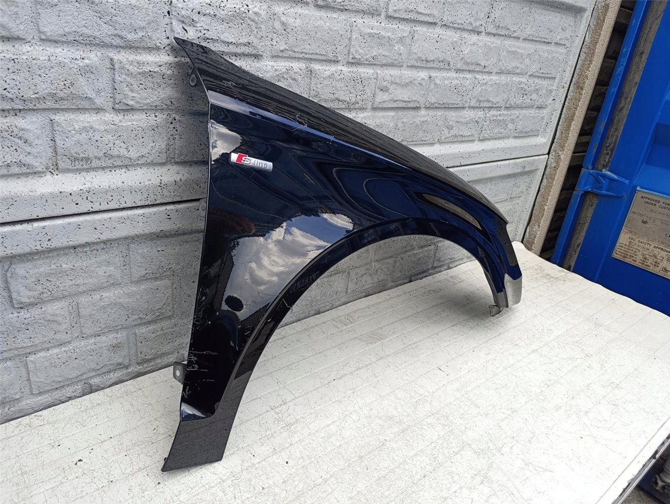 AUDI A3 SEDAN CABRIO 8V5 BŁOTNIK PRAWY ORYGINAŁ (17557780573)