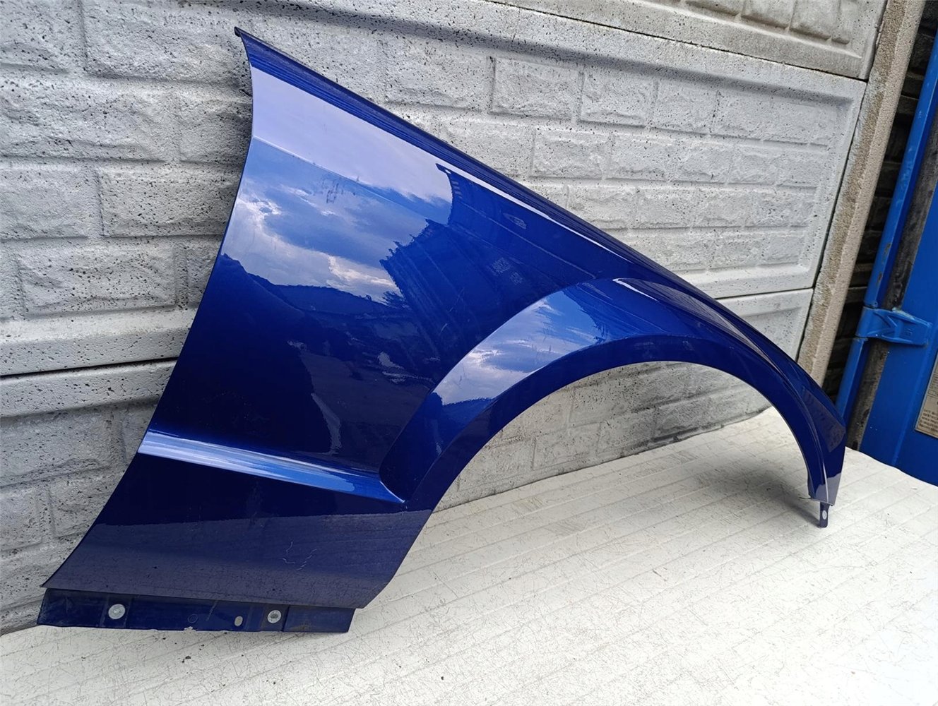 FORD MUSTANG V 5 2004-2009 BŁOTNIK PRZEDNI PRAWY ORYGINAŁ (17557851716)