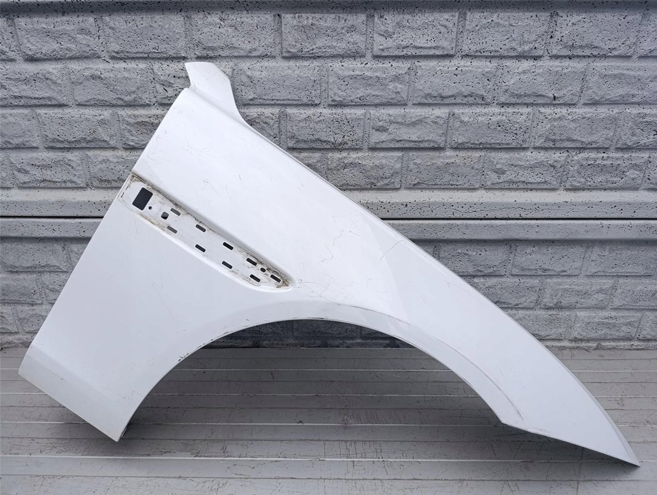 JAGUAR XE 2015-2022 BŁOTNIK PRAWY PRZEDNI ORYGINAŁ (17557904231)