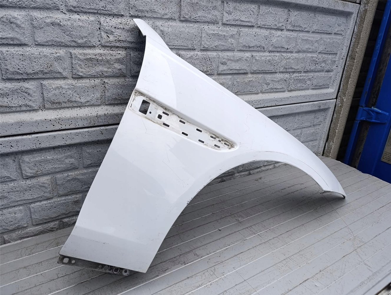 JAGUAR XE 2015-2022 BŁOTNIK PRAWY PRZEDNI ORYGINAŁ (17557904231)