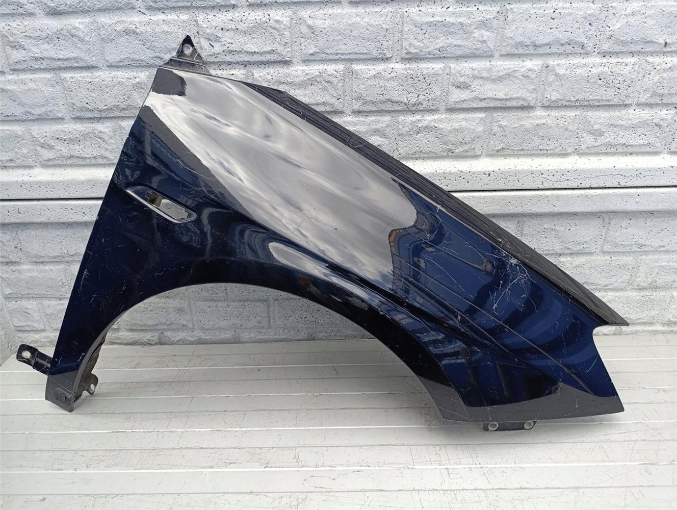 LANCIA DELTA 08-14 BŁOTNIK PRZEDNI PRAWY ORYGINAŁ (17561528412)