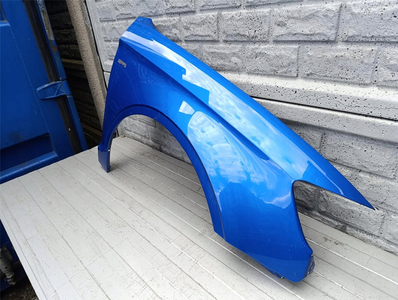 AUDI A3 SEDAN CABRIO 8V5 BŁOTNIK PRAWY ORYGINAŁ (17561536349)