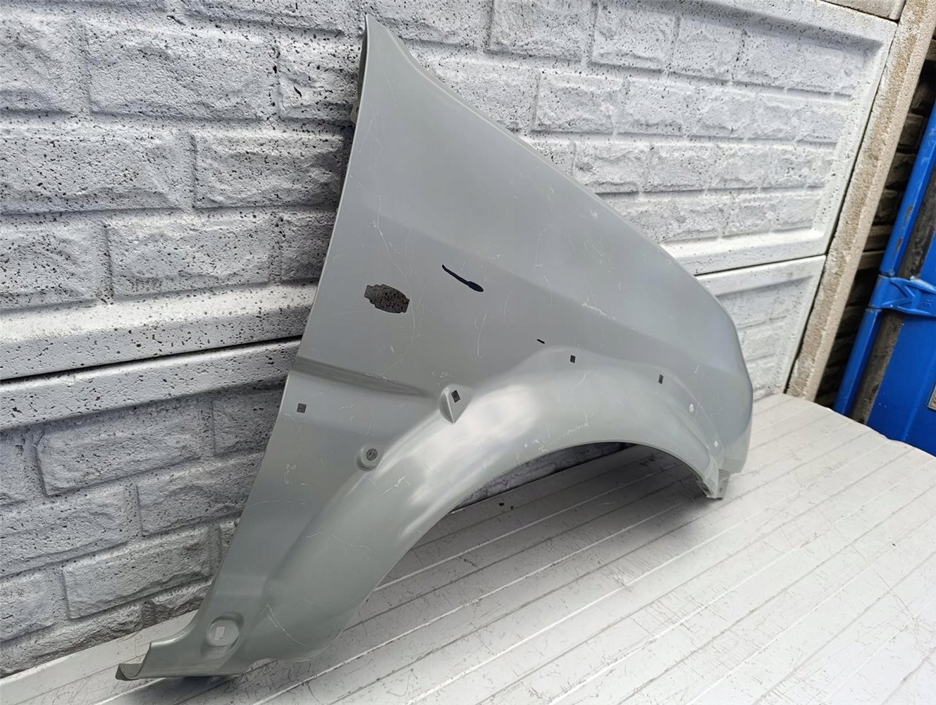 SUZUKI JIMNY 12-18 LIFT BŁOTNIK PRZÓD PRZEDNI LEWY NOWY ORGINAŁ ORYGINAŁ (17561547210)