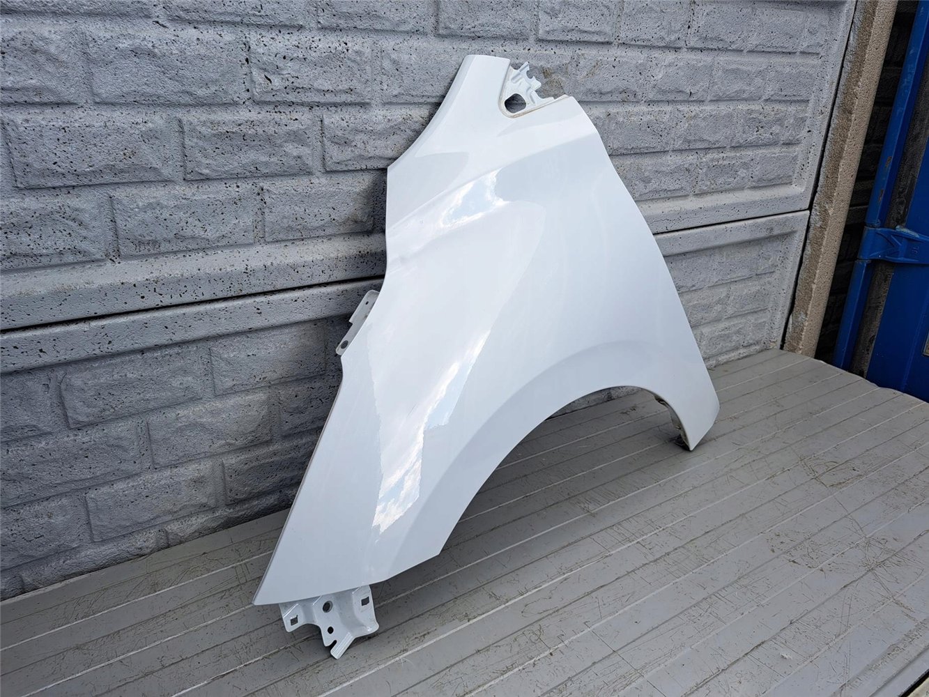 NISSAN MICRA K14 2017 - 2024 BŁOTNIK LEWY PRZEDNI ORYGINAŁ (17567108107)