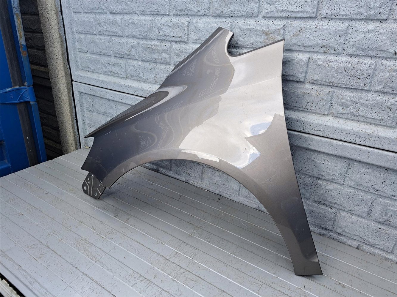 VW GOLF 5 6 + PLUS 04-17 BŁOTNIK LEWY PRZÓD ORYGINAŁ (17567109710)