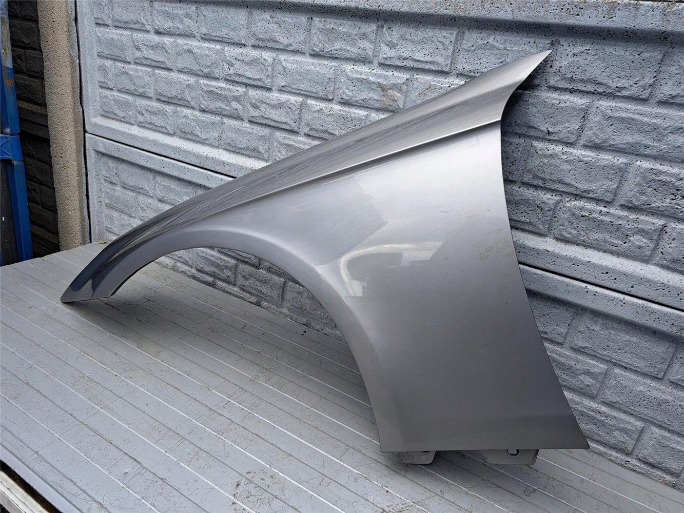 MERCEDES CLS W219 BŁOTNIK LEWY ORYGINAŁ (17567155540)