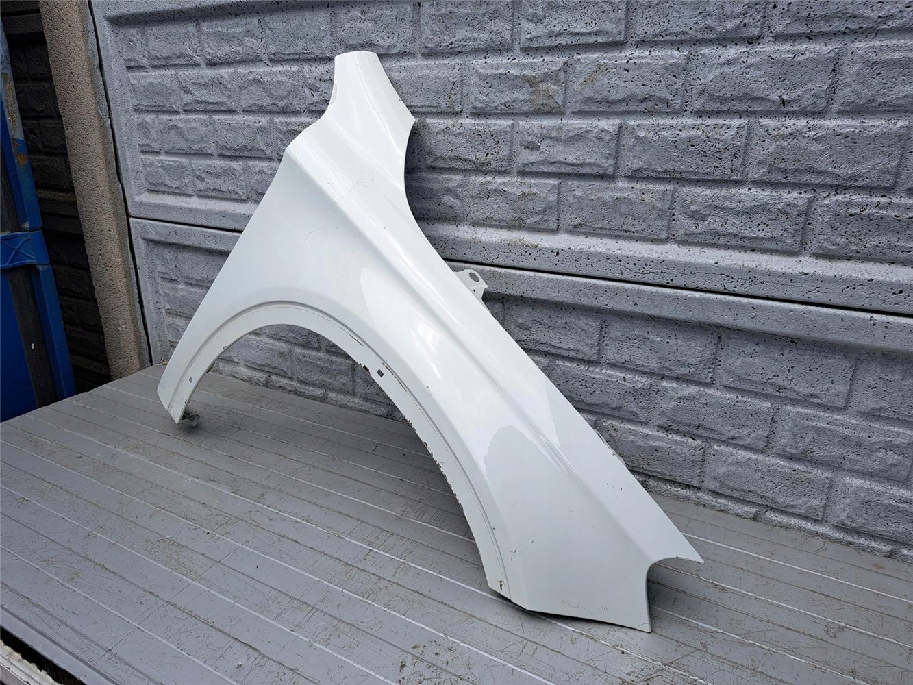 MERCEDES GLA W 156 W156 BŁOTNIK PRZEDNI PRAWY ORYGINAŁ (17567158430)