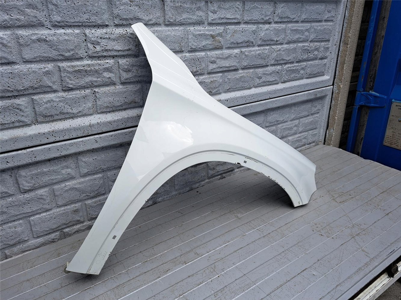 MERCEDES GLA W 156 W156 BŁOTNIK PRZEDNI PRAWY ORYGINAŁ (17567158430)