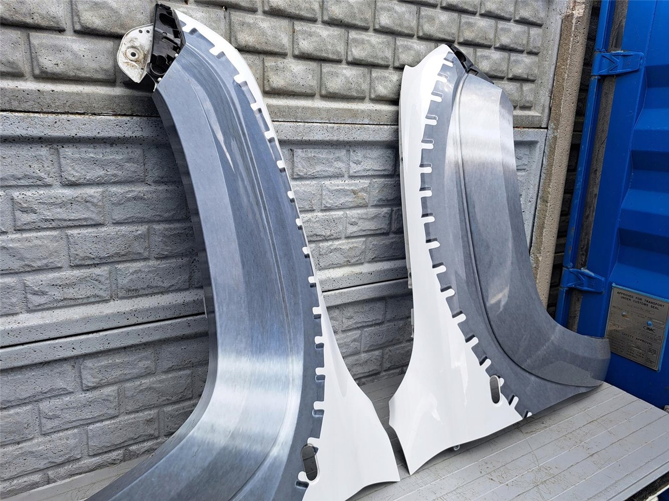 VW AMAROK 2H0 2016-2022 LIFT BŁOTNIK LEWY PRAWY PRZEDNI ORYGINAŁ (17567162425)