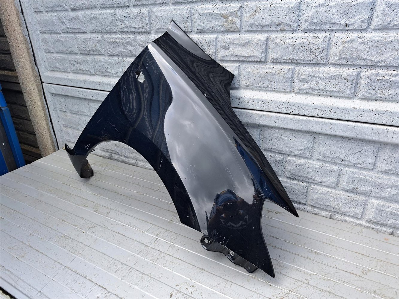 SUZUKI SWIFT MK8 17 -24 BŁOTNIK PRZEDNI PRAWY ORYGINAŁ (17567180038)