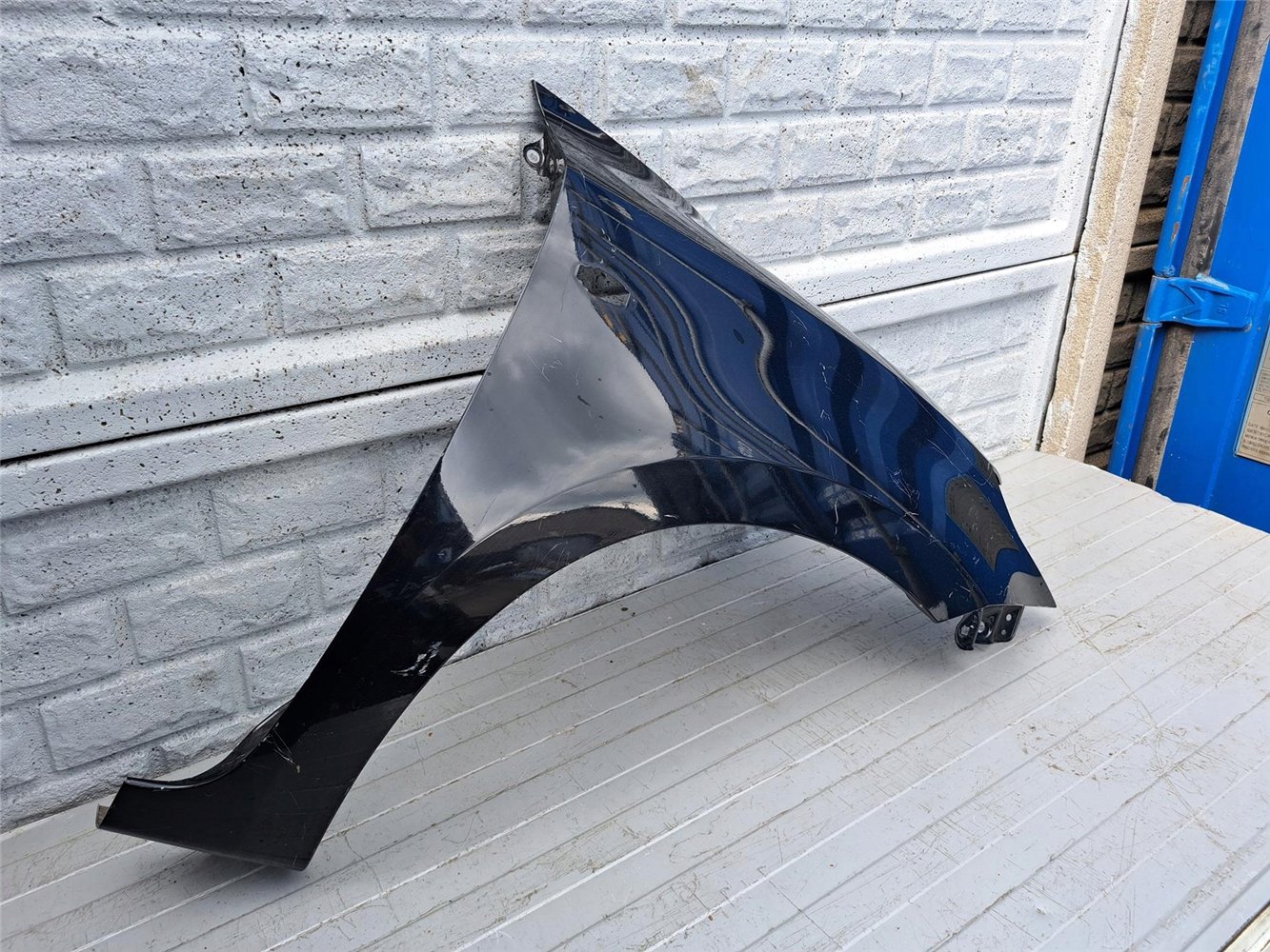 SUZUKI SWIFT MK8 17 -24 BŁOTNIK PRZEDNI PRAWY ORYGINAŁ (17567180038)