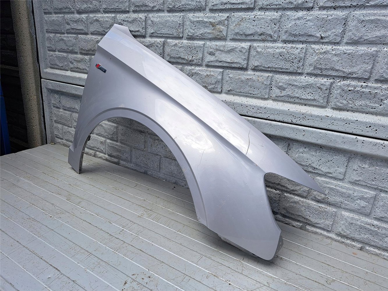 AUDI A3 SEDAN CABRIO 8V5 BŁOTNIK PRAWY ORYGINAŁ (17567186061)