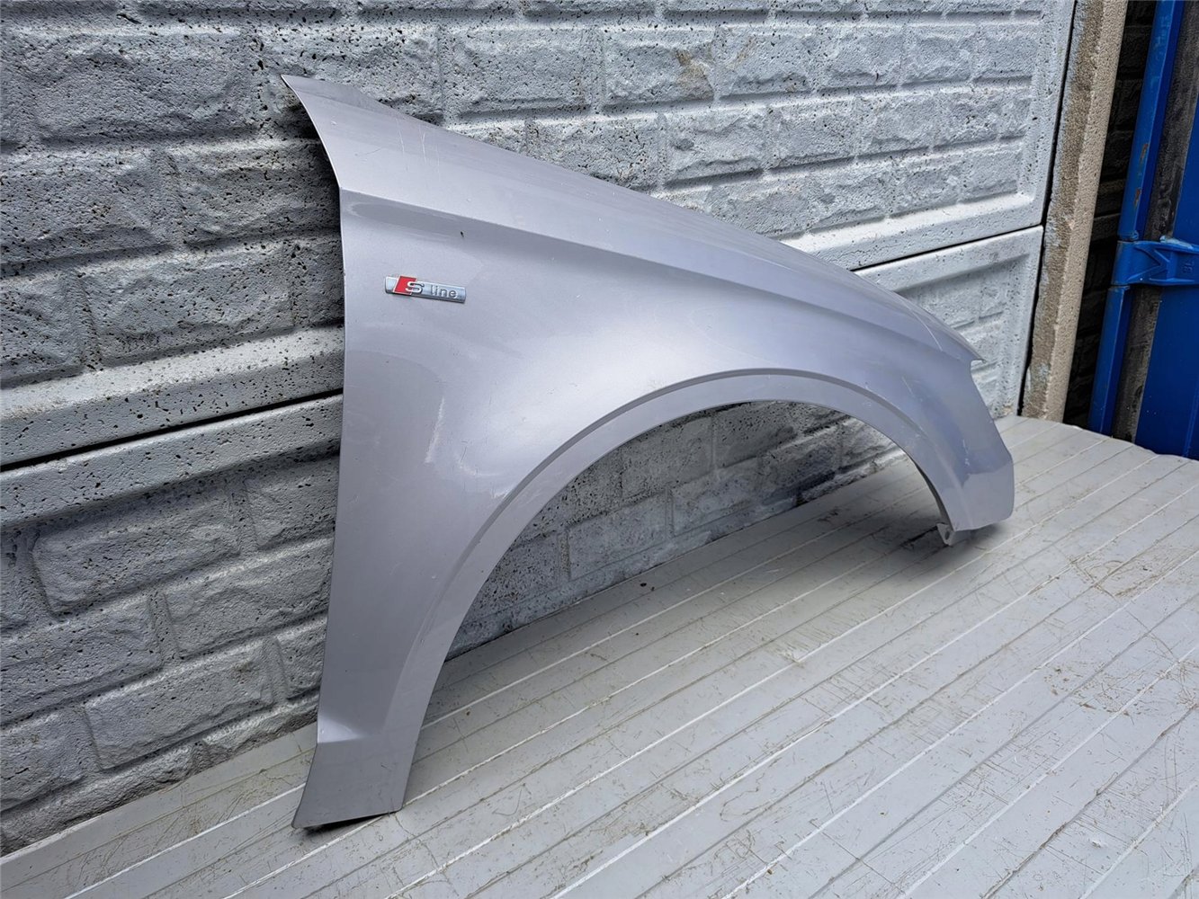 AUDI A3 SEDAN CABRIO 8V5 BŁOTNIK PRAWY ORYGINAŁ (17567186061)