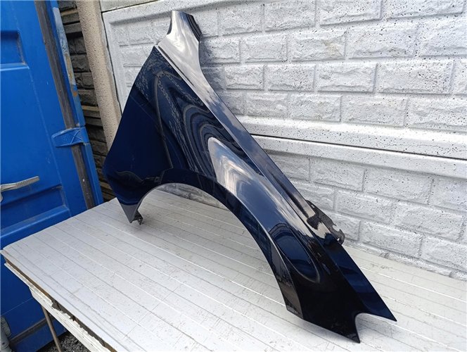 MERCEDES E-KLASA W214 W 214 23- BŁOTNIK PRAWY ORYGINAŁ (17570893605)