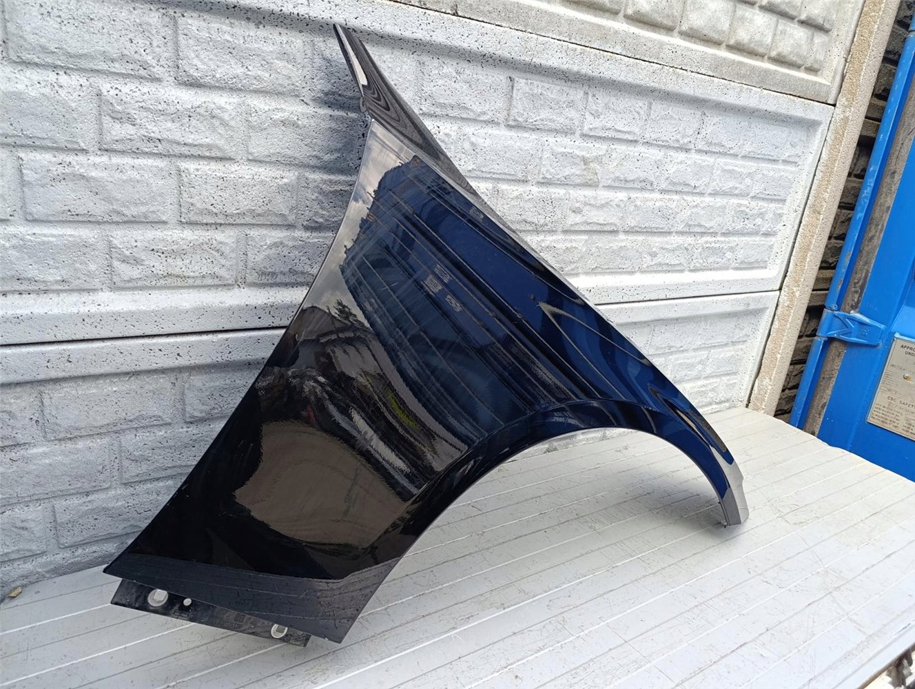 MERCEDES E-KLASA W214 W 214 23- BŁOTNIK PRAWY ORYGINAŁ (17570893605)