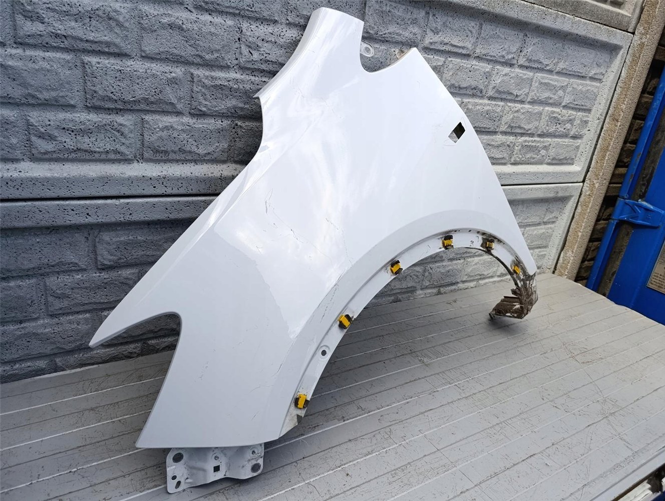 OPEL MOKKA BŁOTNIK LEWY PRZEDNI ORYGINAŁ (17570903297)