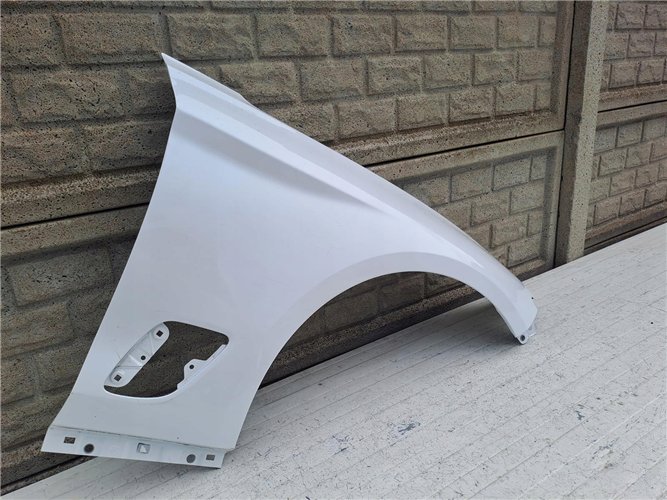 GENESIS G70 2022-2025 BŁOTNIK PRAWY PRZÓD (17578544067)