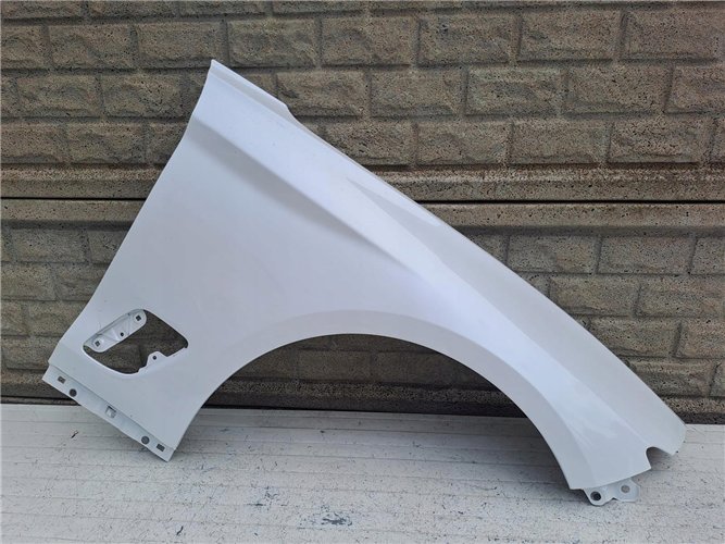 GENESIS G70 2022-2025 BŁOTNIK PRAWY PRZÓD (17578544067)