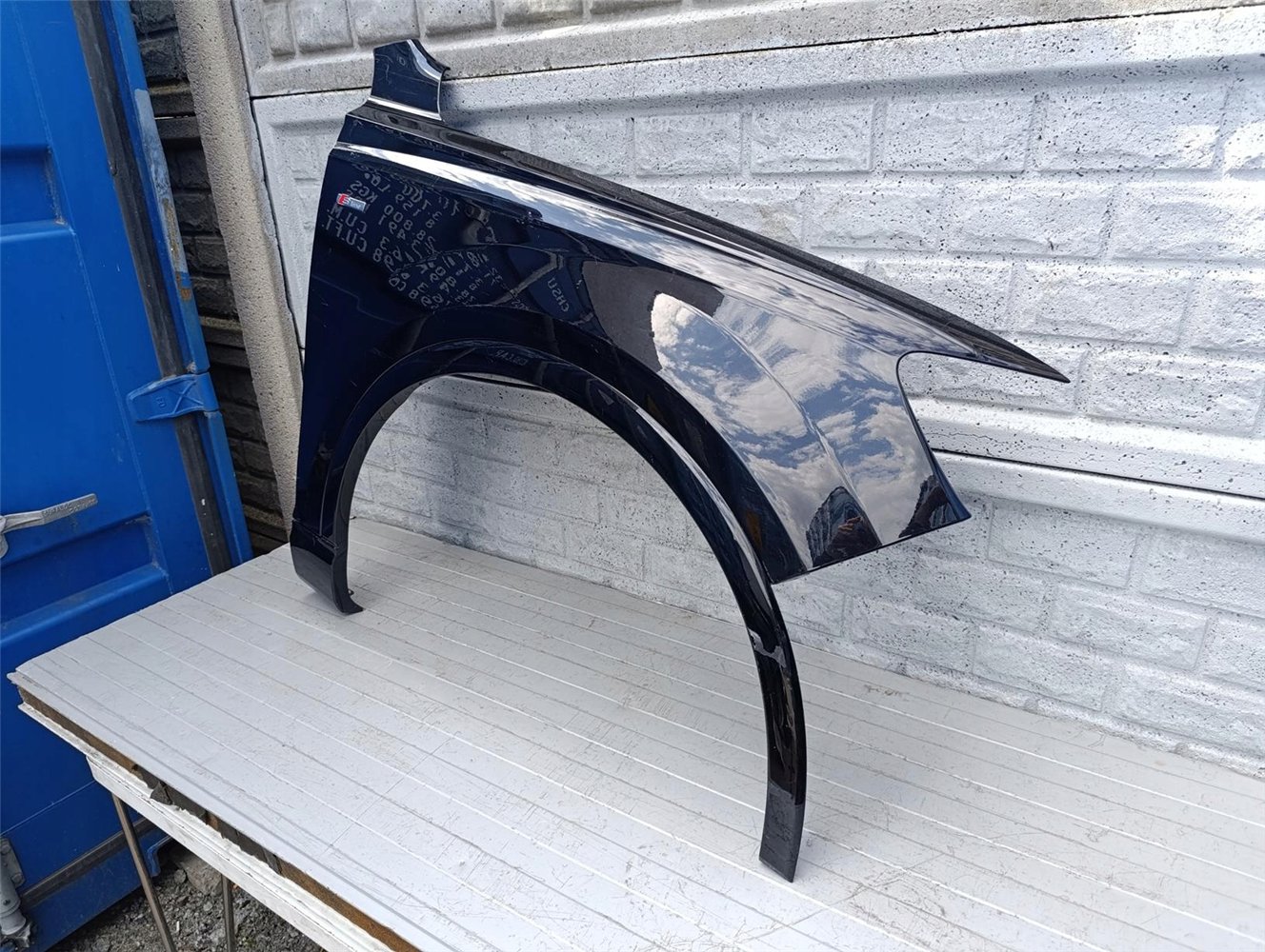 BŁOTNIK PRZEDNI PRAWY AUDI Q7 4M 15- (17578620642)