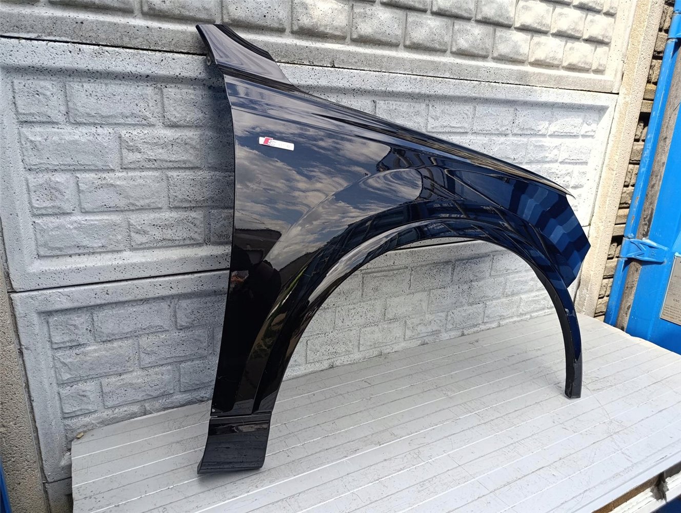 BŁOTNIK PRZEDNI PRAWY AUDI Q7 4M 15- (17578620642)