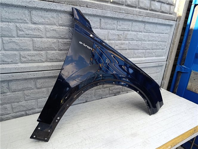 BŁOTNIK PRZEDNI PRAWY AUDI Q7 4M 15- (17582334798)