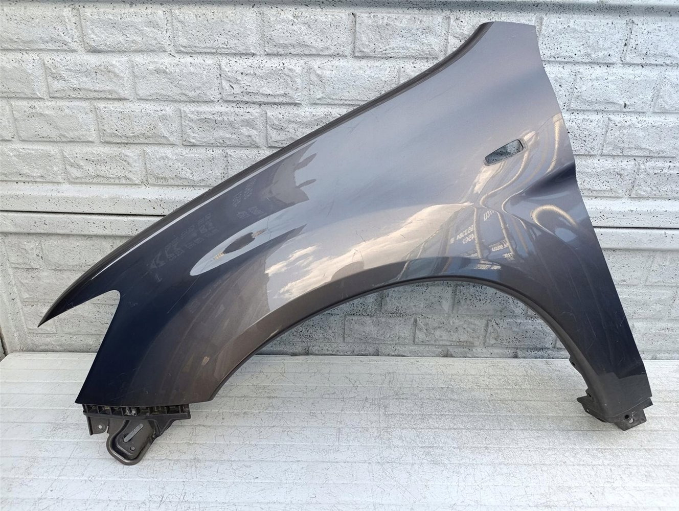 MITSUBISHI ASX 10-15 BŁOTNIK LEWY PRZEDNI ORYGINAŁ (17586101557)