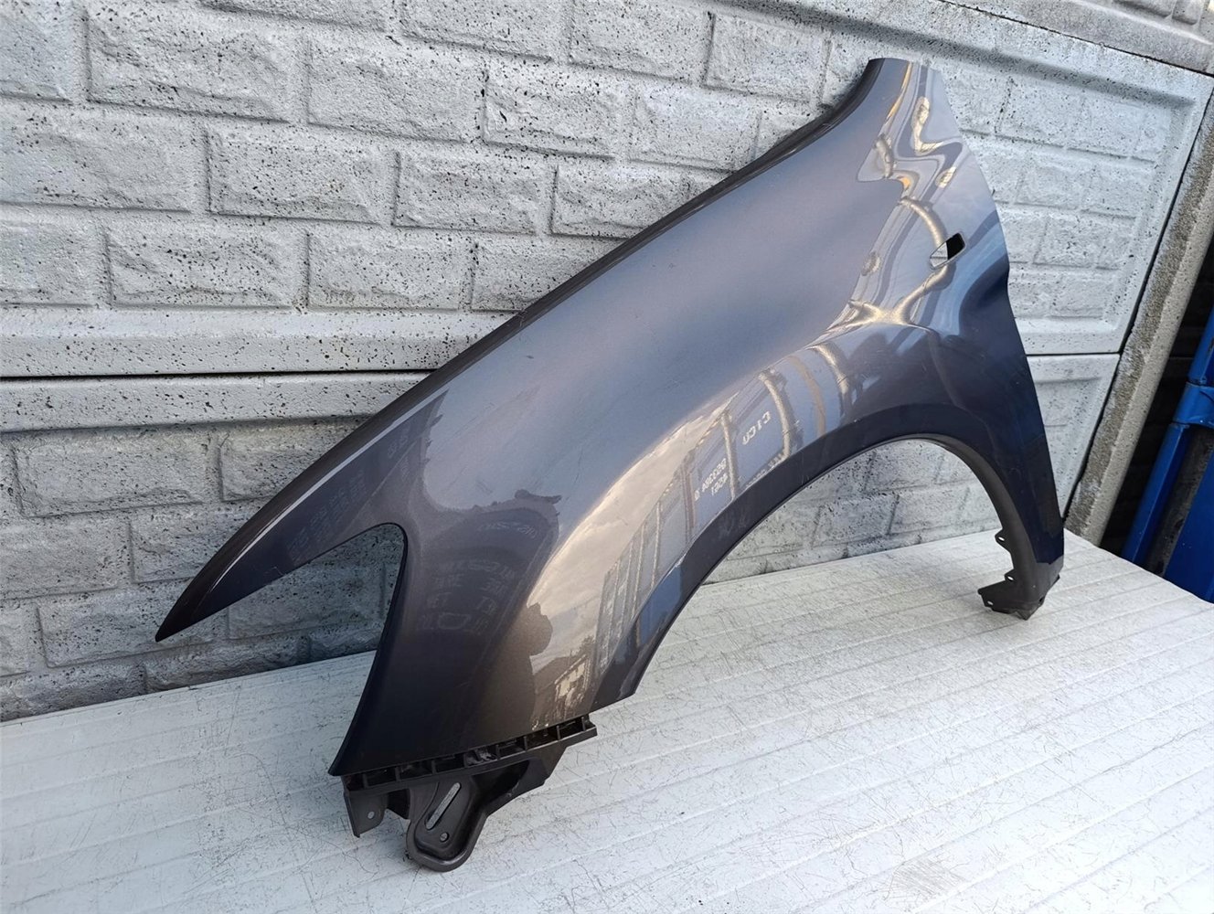 MITSUBISHI ASX 10-15 BŁOTNIK LEWY PRZEDNI ORYGINAŁ (17586101557)