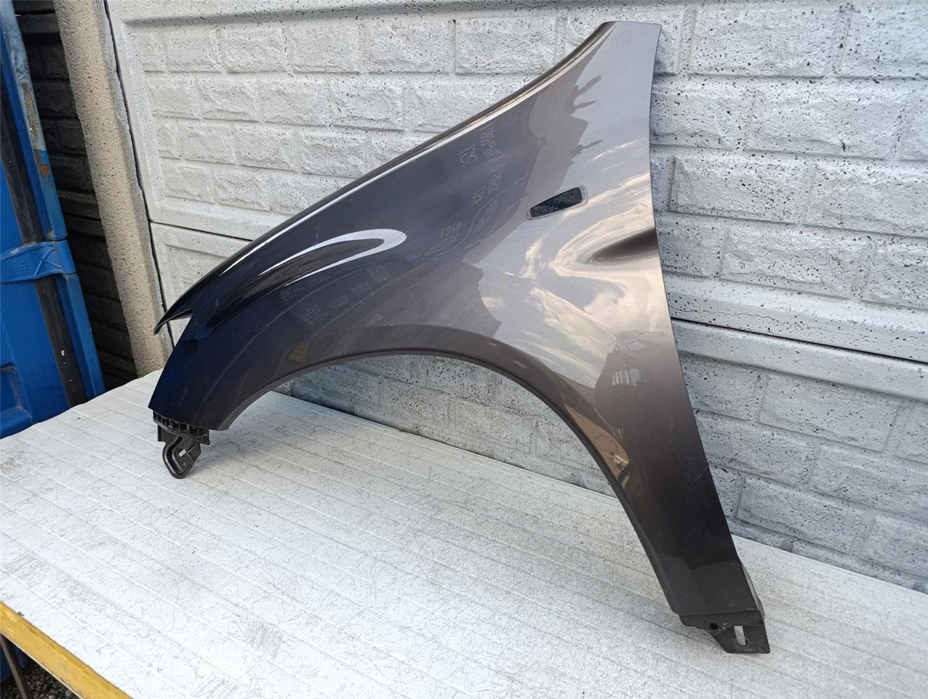 MITSUBISHI ASX 10-15 BŁOTNIK LEWY PRZEDNI ORYGINAŁ (17586101557)