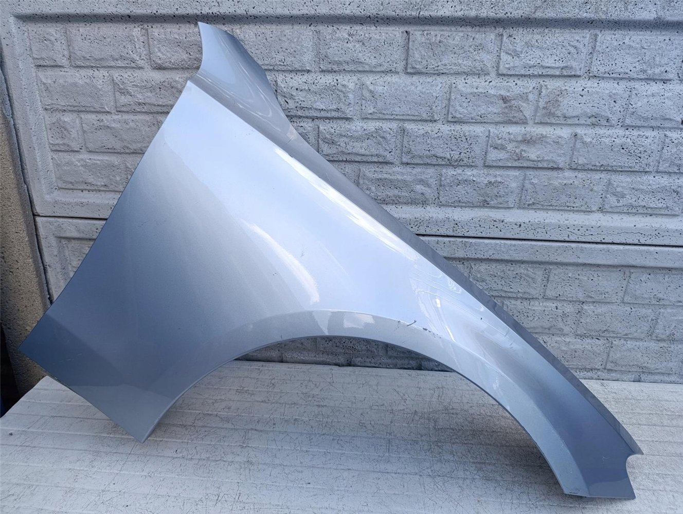 MERCEDES E-KLASA W214 W 214 23- BŁOTNIK PRAWY ORYGINAŁ (17586118398)