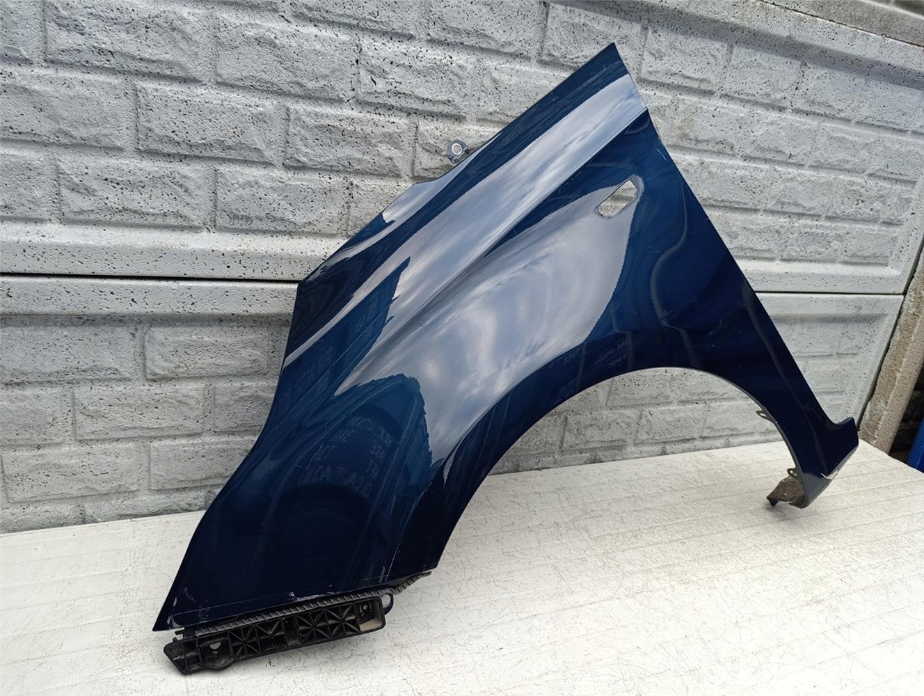 KIA CARENS BŁOTNIK LEWY PRZEDNI ORYGINAŁ (17594808635)