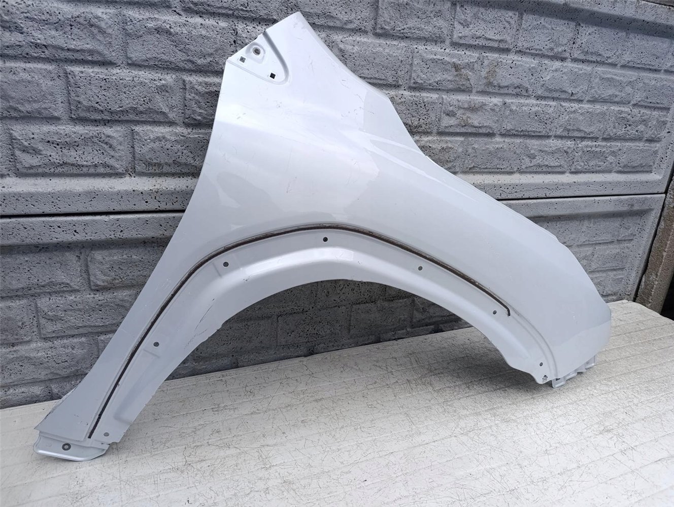 SUZUKI SX4 S CROSS 2022-25 BŁOTNIK PRAWY ORYGINAŁ (17594819453)