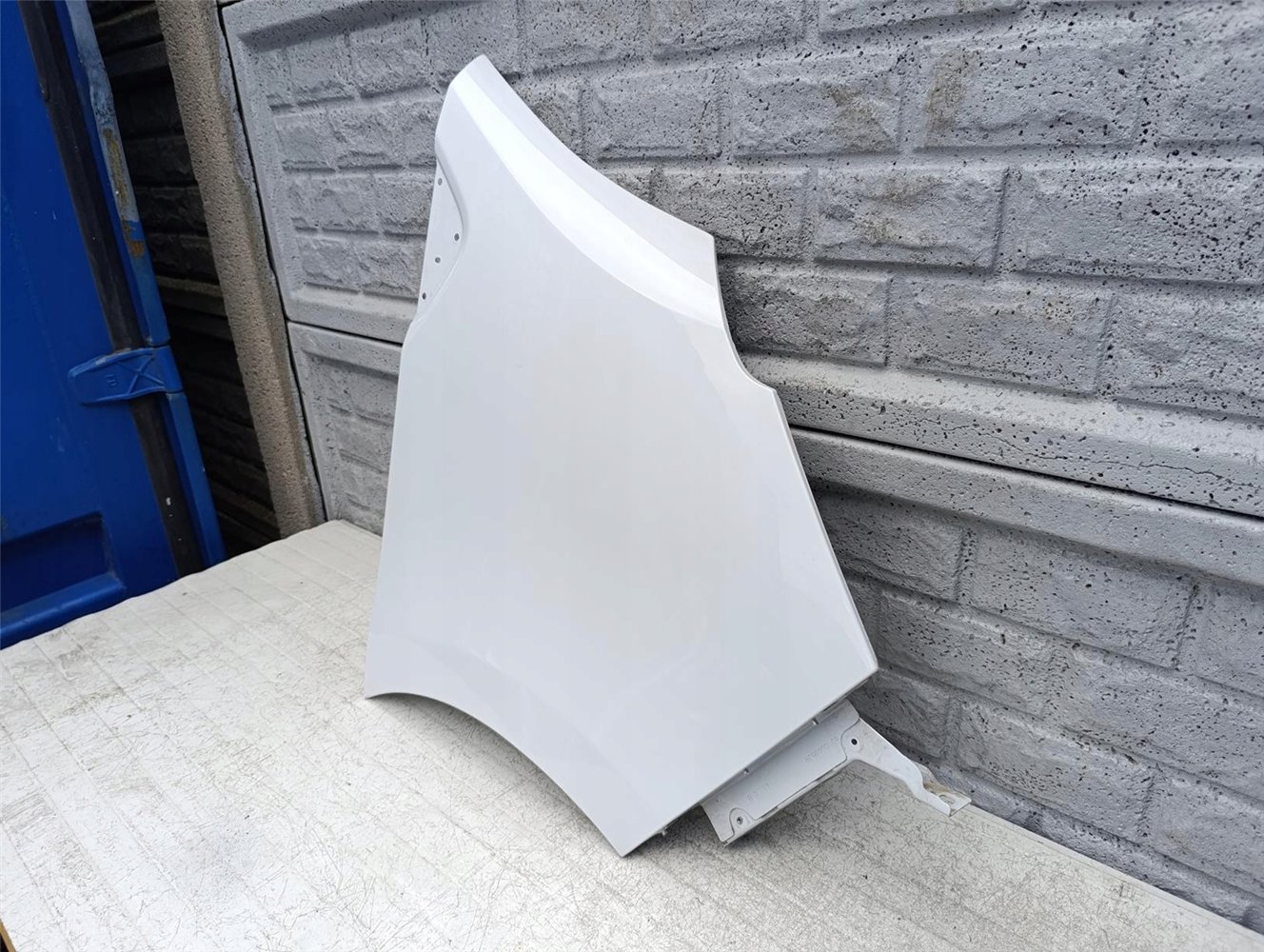 RENAULT TRAFIC IV 2022-25 BŁOTNIK PRZEDNI PRAWY ORYGINAŁ (17594837697)