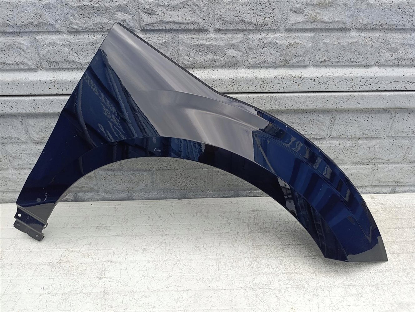 VOLVO EX30 2023- BŁOTNIK PRZEDNI PRAWY ORYGINAŁ (17594863649)