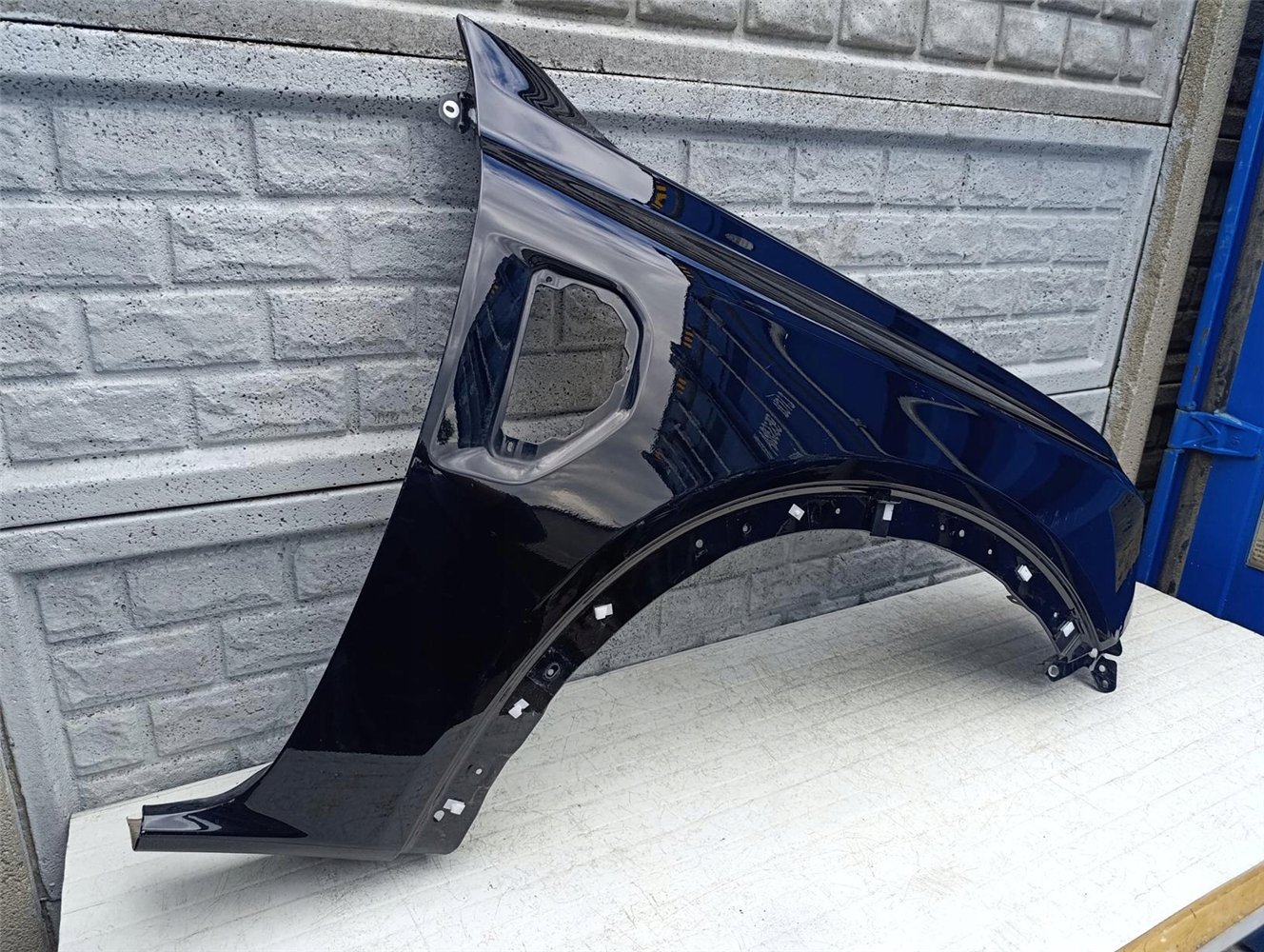 FORD RANGER FORD EVEREST 22- BŁOTNIK PRAWY PRZEDNI ORYGINAŁ (17594869975)