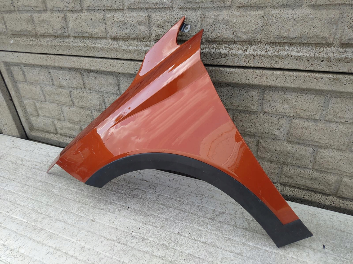 SEAT ARONA BŁOTNIK PRZEDNI LEWY - (12274379011)