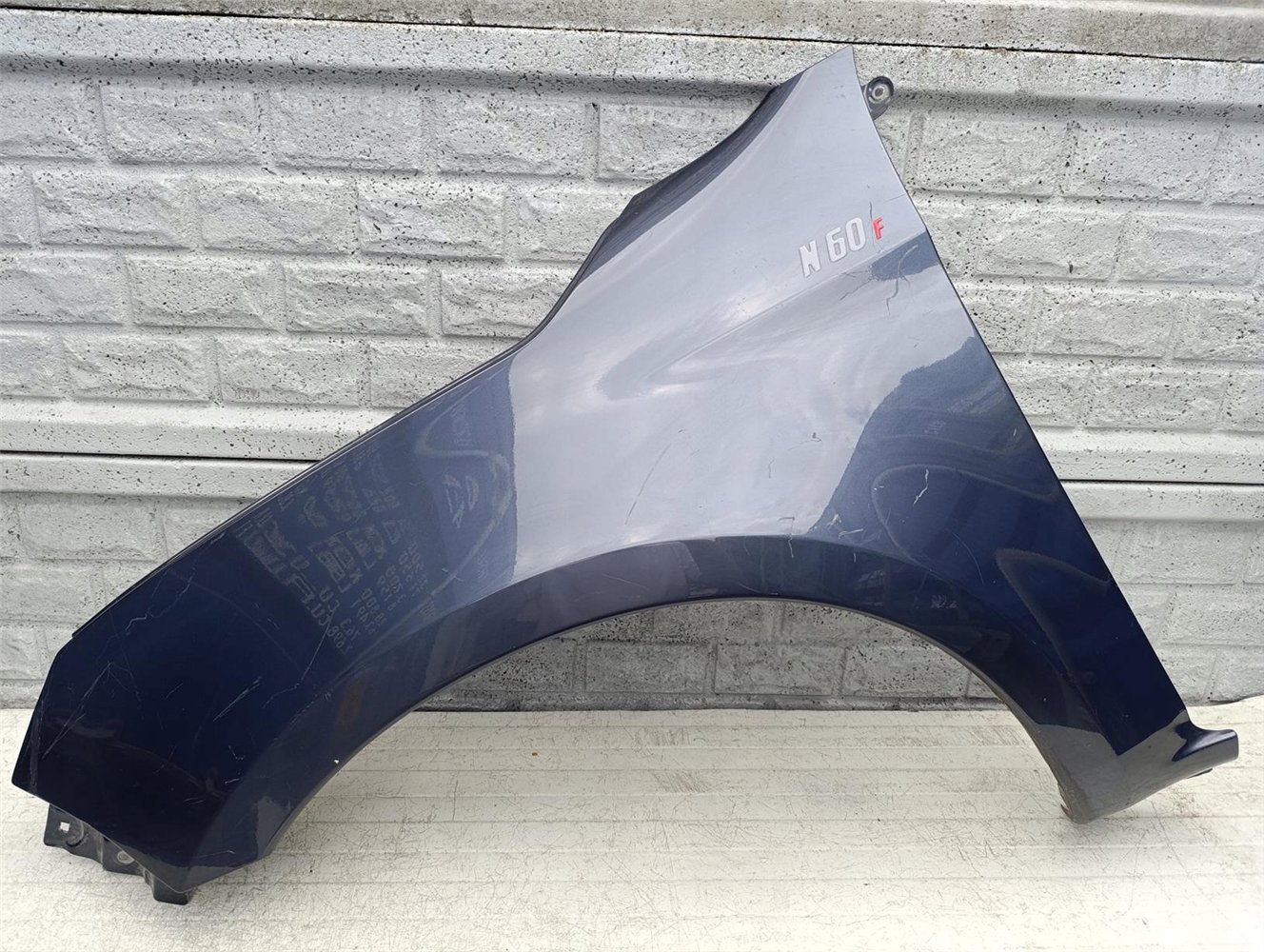 ISUZU D-MAX D MAX DMAX III 3 20- BŁOTNIK PRZEDNI LEWY ORYGINAŁ (17598677915)