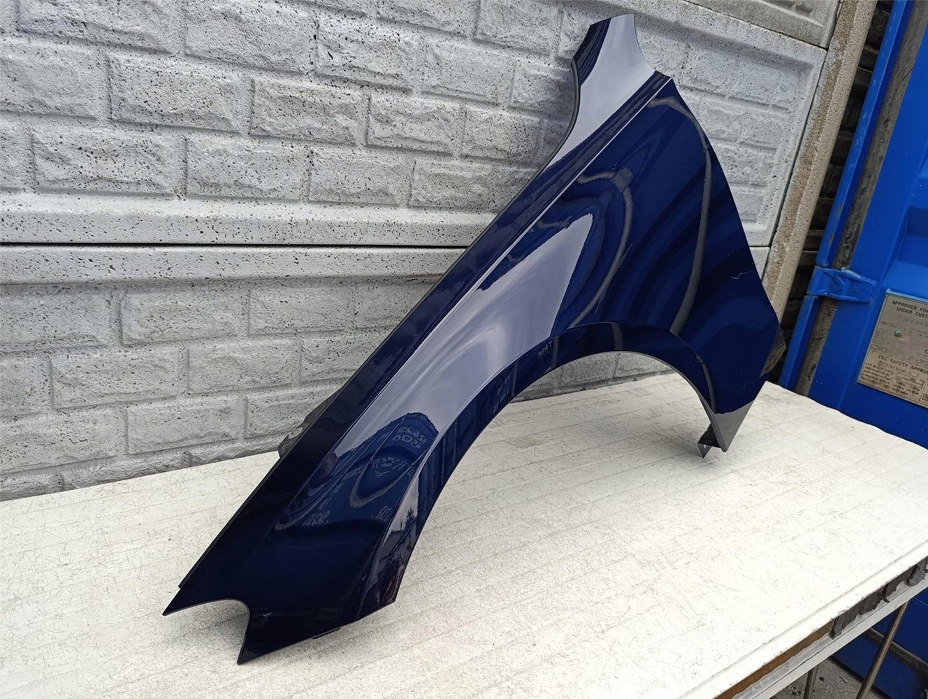 MERCEDES E-KLASA W214 W 214 2023- BŁOTNIK LEWY ORYGINAŁ (17598697001)