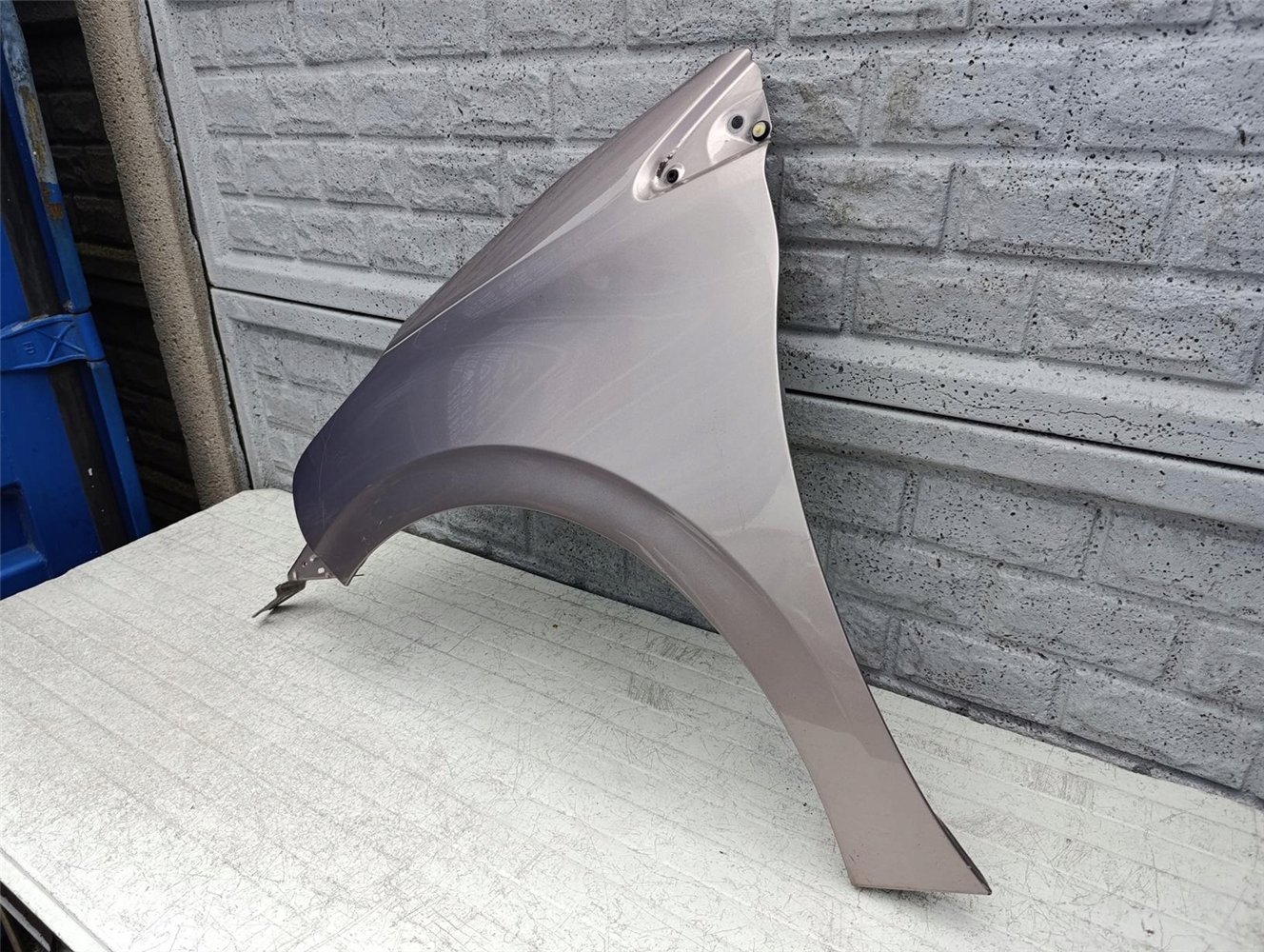 PEUGEOT 208 11-17 BŁOTNIK LEWY PRZEDNI ORYGINAŁ (17598699943)